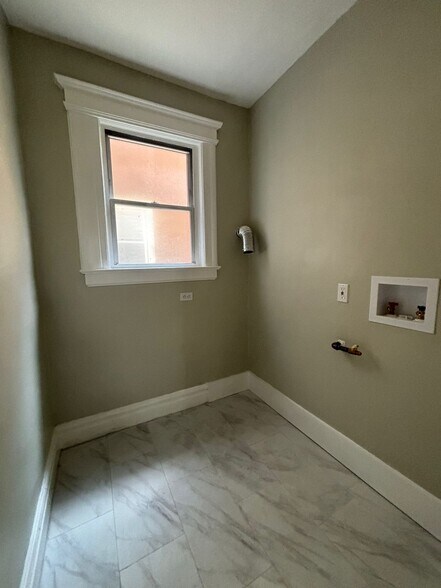 Building Photo - 807 S 13th St