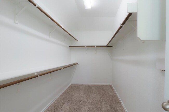 Building Photo - 13020 Kearns Dr