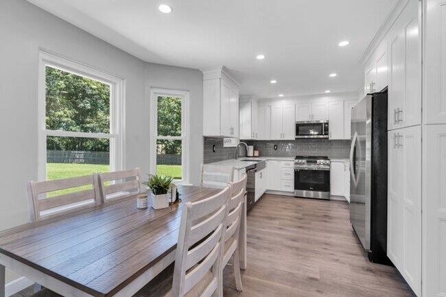 Building Photo - Private Cul-de-Sac Living: 4BR Home with Pool & Geothermal HVAC