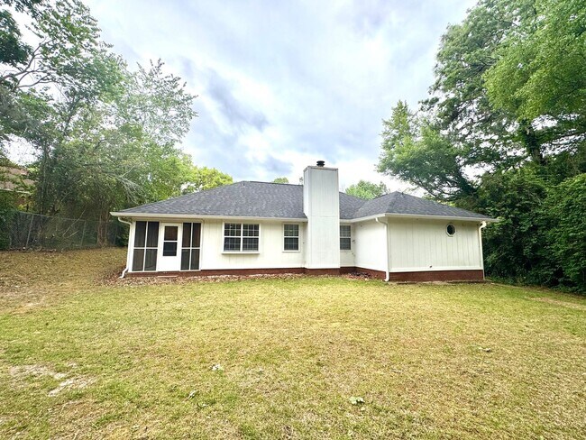 Building Photo - Your Private Retreat 3 Bedroom 2 Bath RentalAwaits!