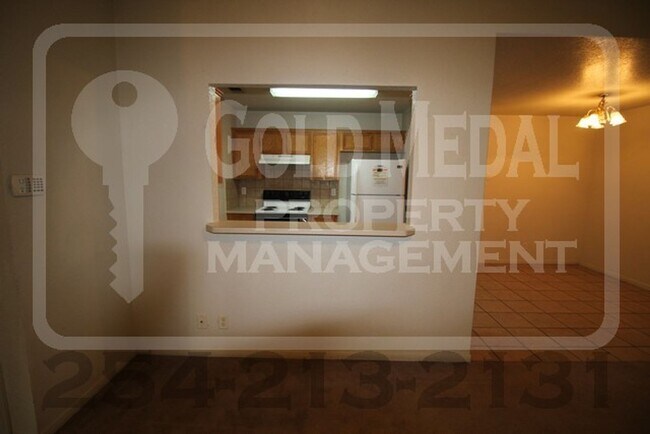 Building Photo - 2703 Lucille Dr