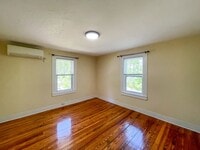 Building Photo - 10 Latta St