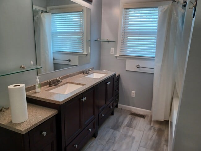 Building Photo - 8074 Driftwood Dr
