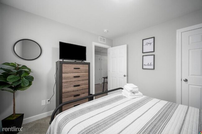 Building Photo - 125 N 4th St