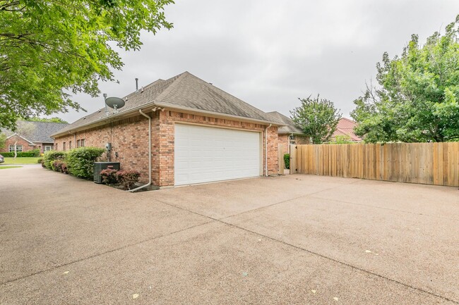 Building Photo - Beautiful 4 Bedroom Home in Ridgmar