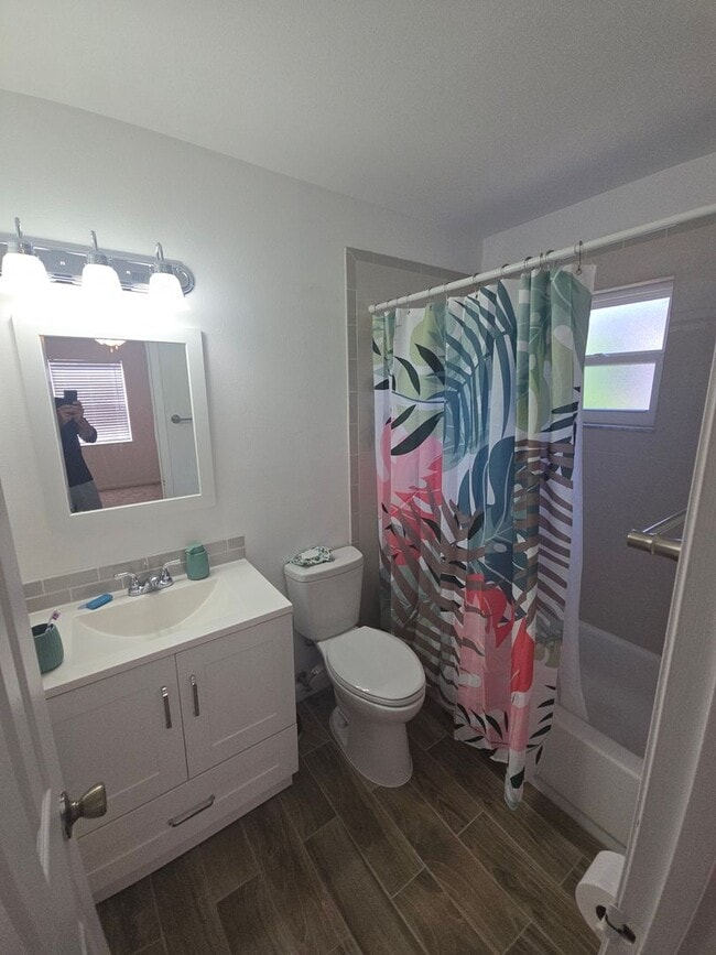 Building Photo - Nicely remodeled 2 bath 2 bed home