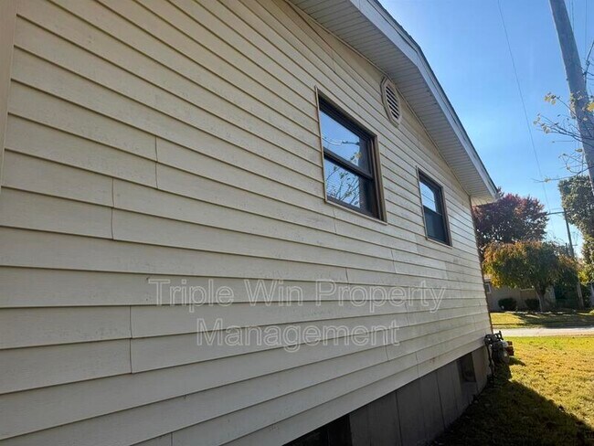 Building Photo - 775 Crabapple Ln