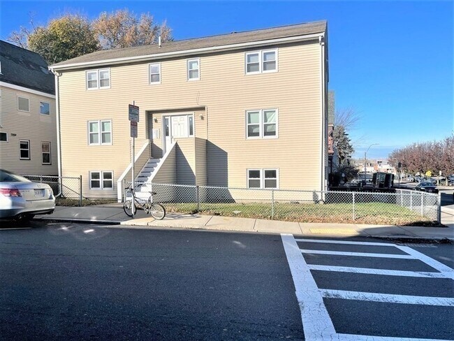 Building Photo - 3 Gordon St