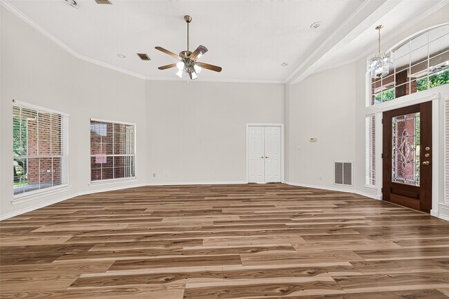 Building Photo - 2314 Carriage Run E
