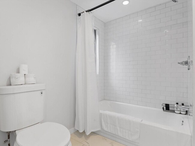Building Photo - 1020 16th St NW