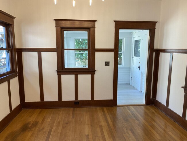 Building Photo - 1614 SE 22nd Ave