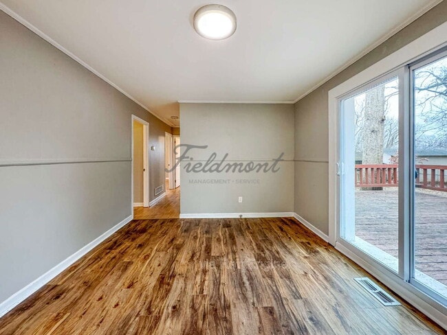 Building Photo - 111 S Buckhorn Rd