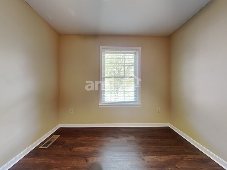 Building Photo - 15 Whispering Woods Ln