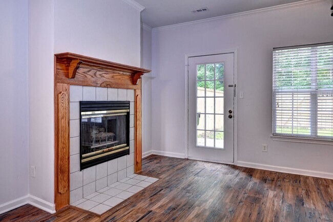 Building Photo - Coventry Townhome Move In Ready.