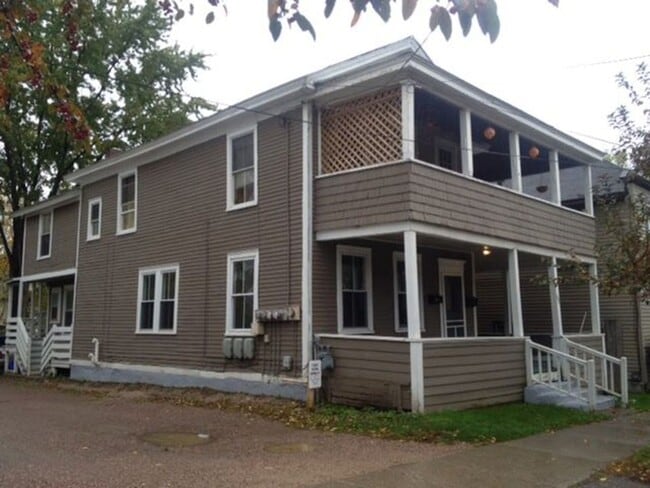 Building Photo - 111 Maple St