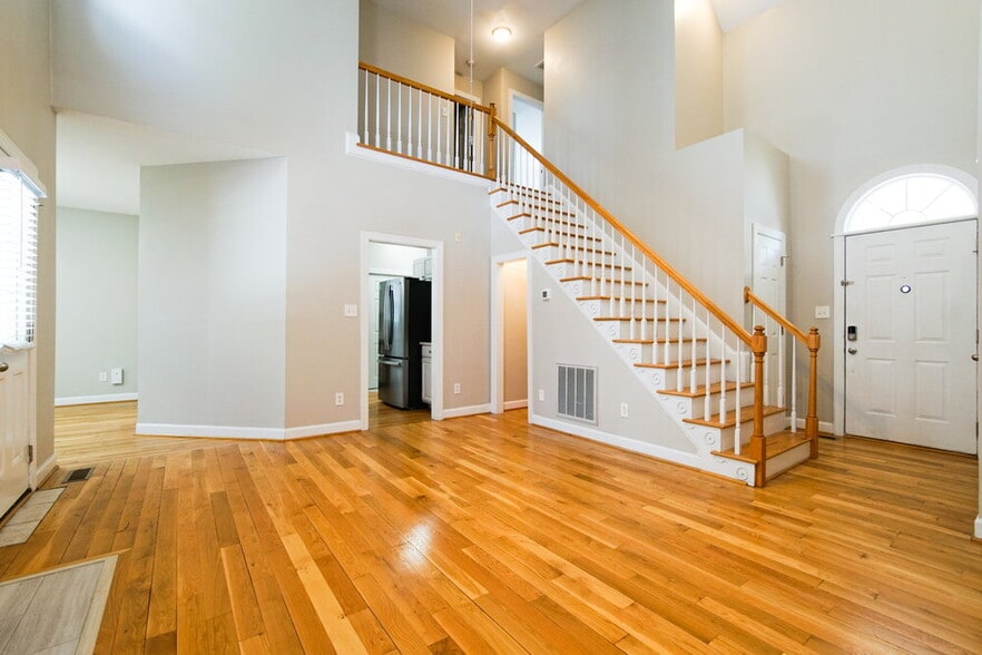 Building Photo - 2012 Winston Diamond Ct