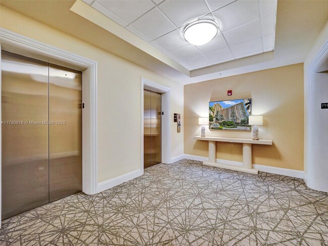 Building Photo - 2501 S Ocean Dr