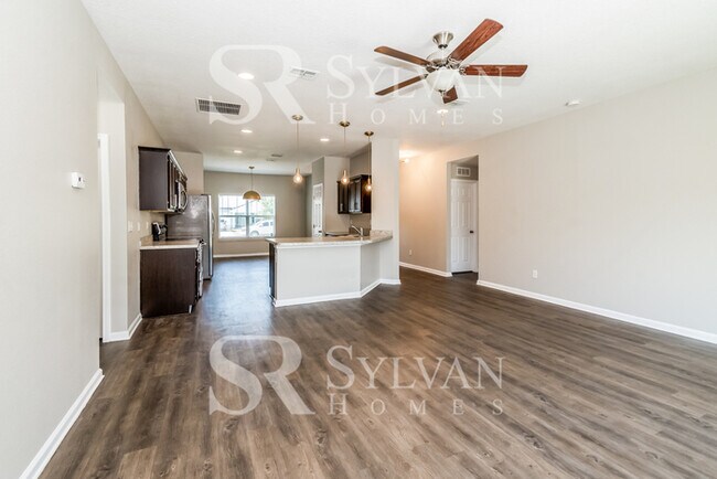 Building Photo - Charming 4BR 2BA Home