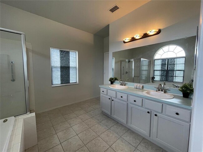 Building Photo - 1333 Flaxwood Ave