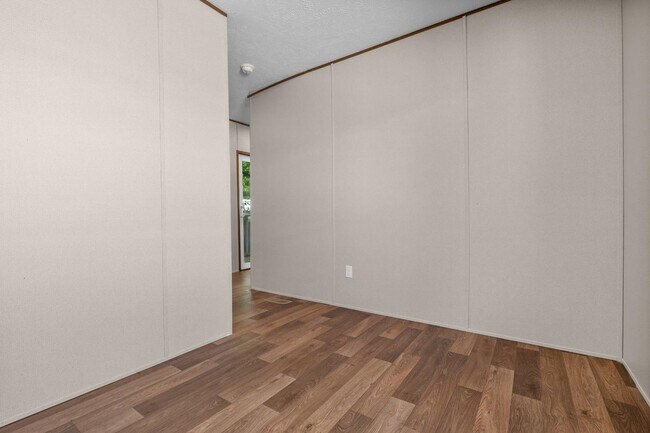 Building Photo - 600 Ermine Rd