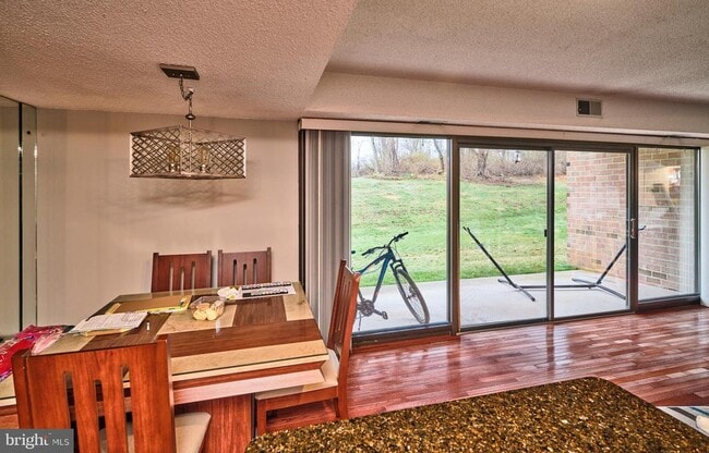 Building Photo - 61 Hermitage Dr