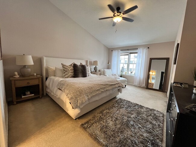 Building Photo - Beautiful 2 Bedroom with an office, 2.5 Ba...