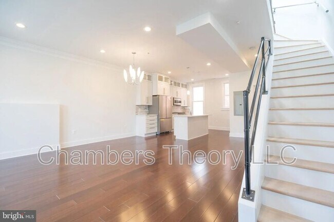 Building Photo - 1640 19th St NW
