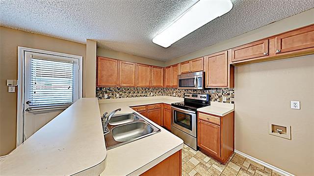 Building Photo - 5705 Giddyup Ln