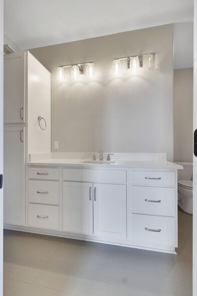 Building Photo - 1435 Doc Johns Blvd