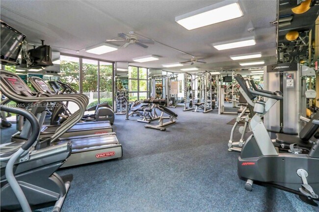 Building Photo - 19195 NE 36th Pl