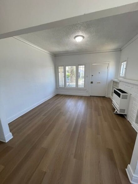 Building Photo - 2229 Vineyard Ave