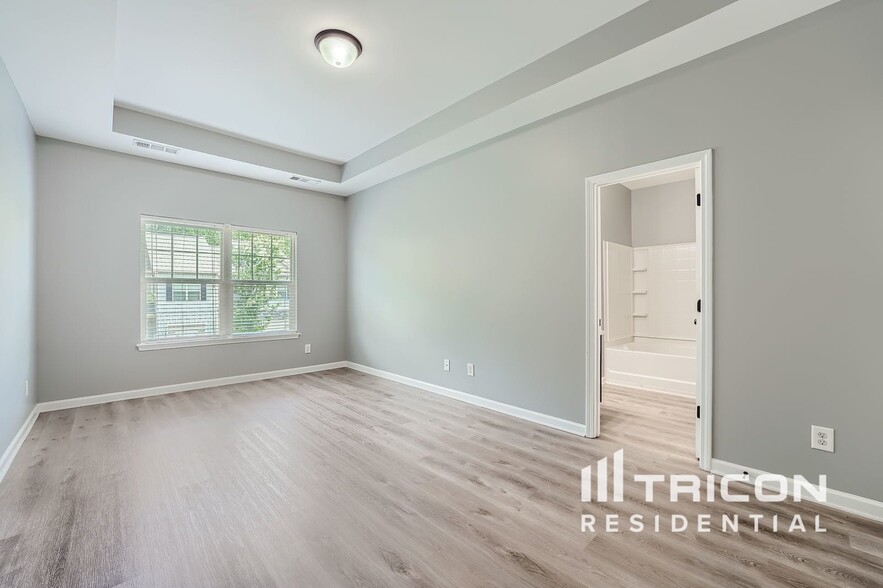 Building Photo - 633 Oakside Pl