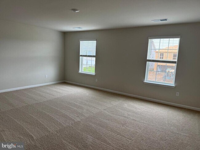 Building Photo - 123 Charing Cross Dr