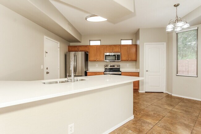 Building Photo - 9822 E Empress Ave