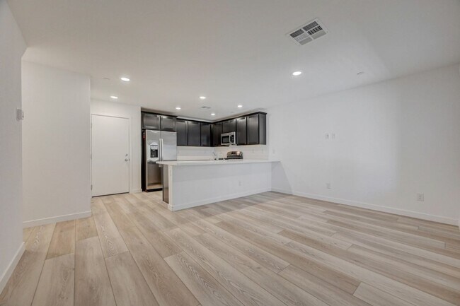 Building Photo - 10772 Paget Ct