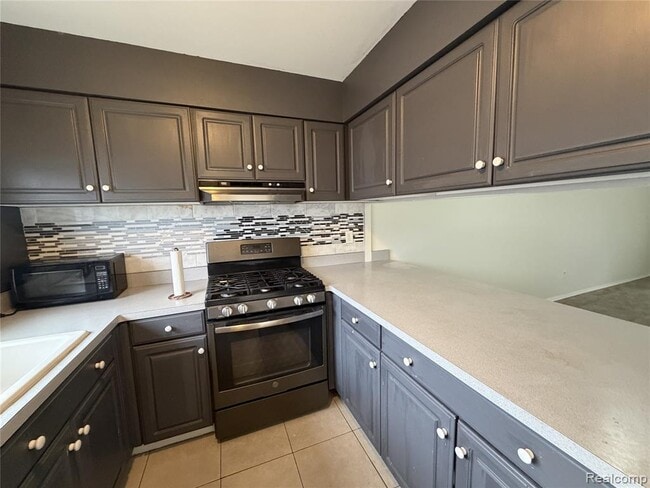 Building Photo - 1780 E Thirteen Mile Rd