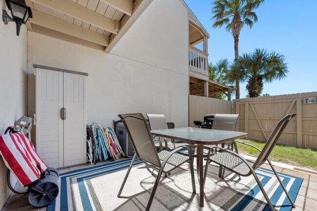 Building Photo - 17462 Front Beach Rd