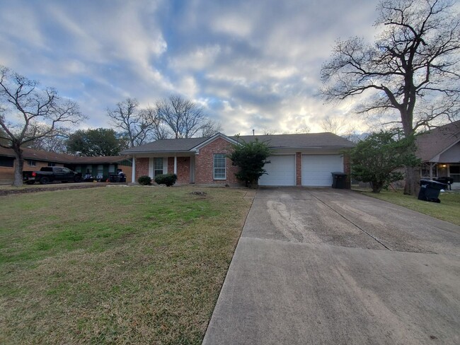 Building Photo - College Station - 3 Bedrooms / 2 bath Hous...