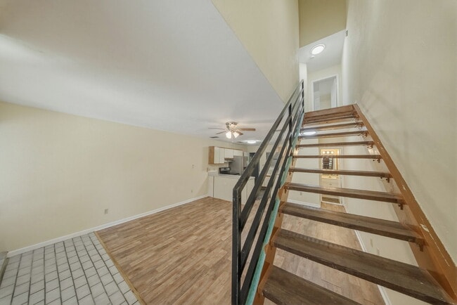 Building Photo - Spacious 2 bedroom townhouse with an additional loft located near TCC!