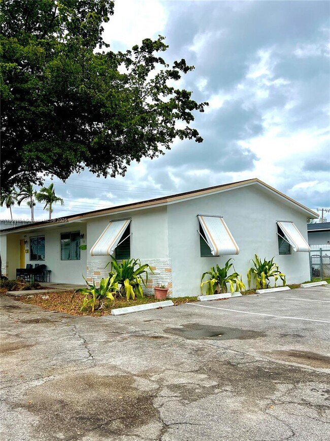 Building Photo - 730 NW 1st Ct