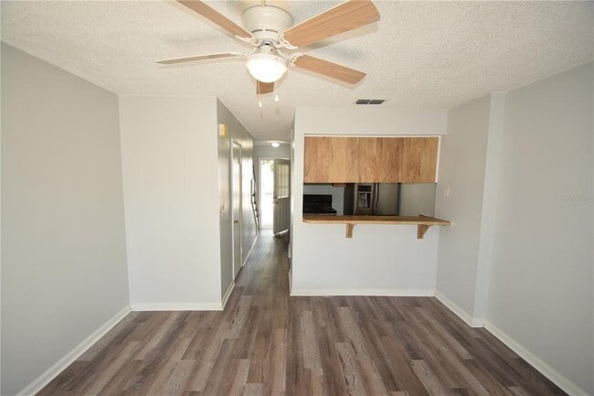 Building Photo - 1821 Crystal Grove Dr