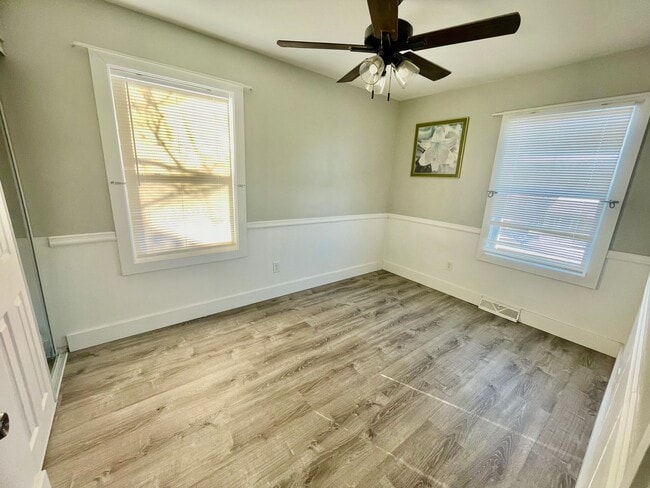 Building Photo - 3 Bed 1 Bath- South Park PA