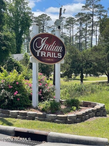 Building Photo - 143 Apache Trail