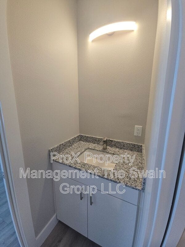 Building Photo - 701 Bates Ave SW