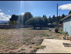 Building Photo - 2895 Rogue River Hwy