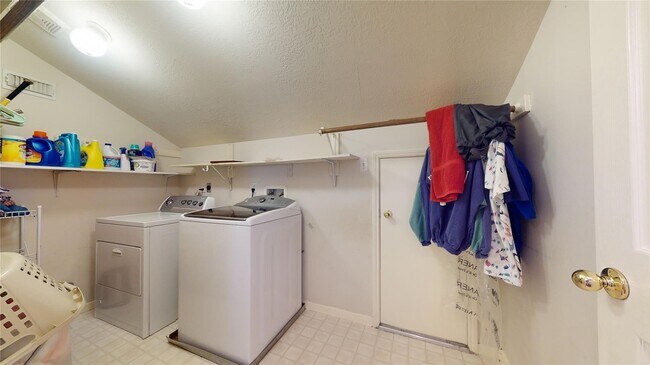 Building Photo - 17319 Jackson Pines Dr