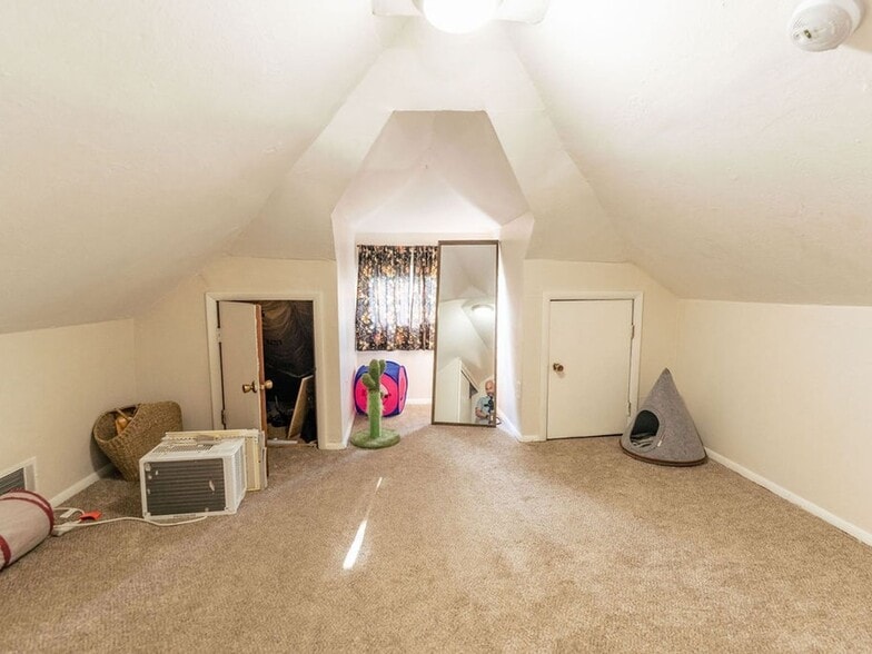 Building Photo - 30 Fox St