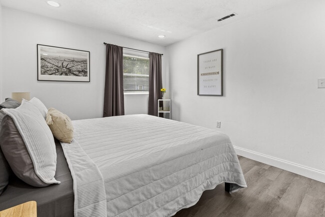 Building Photo - 3204 NW 10th St