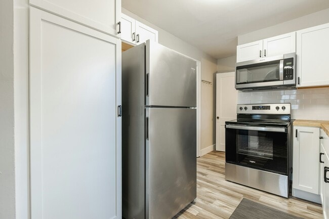 Building Photo - 246 Wayne Ave