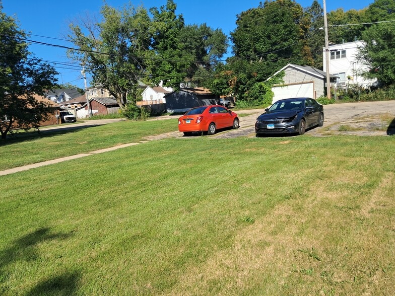 Parking lot - 1727 Lincoln St